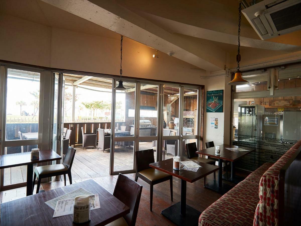 Beach Front Tower Mihama By Dsh Chatan Exterior photo